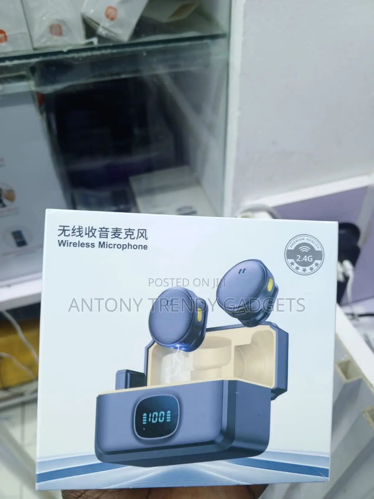 Q9 Wireless Lavalier Mic for Live Streaming and Video Recording