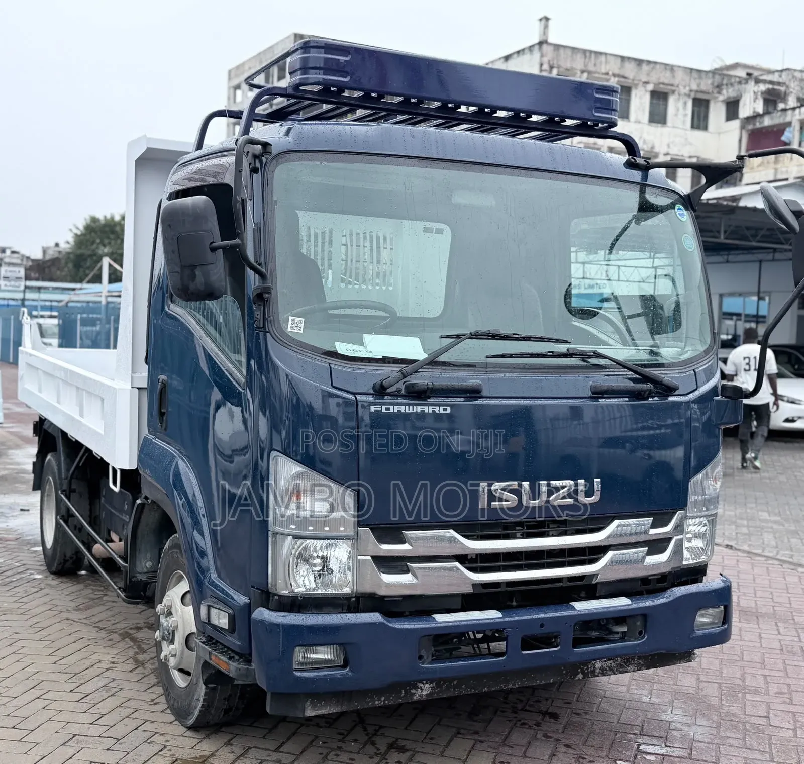 Isuzu Forward 2021 Blue