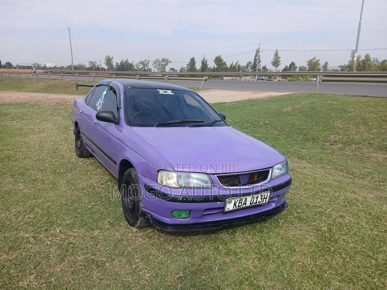 Nissan Sunny 2000 Gray