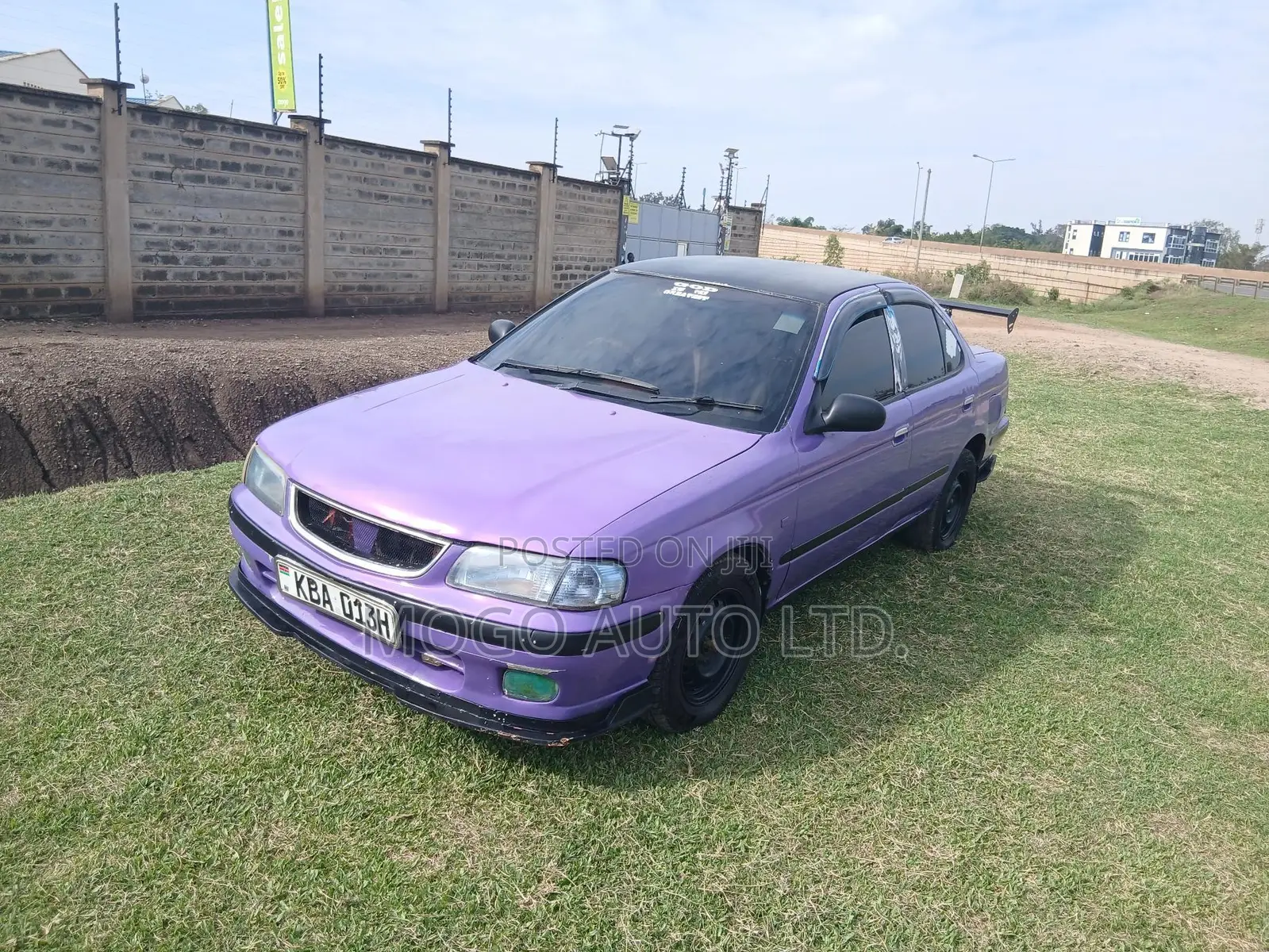 Nissan Sunny 2000 Gray