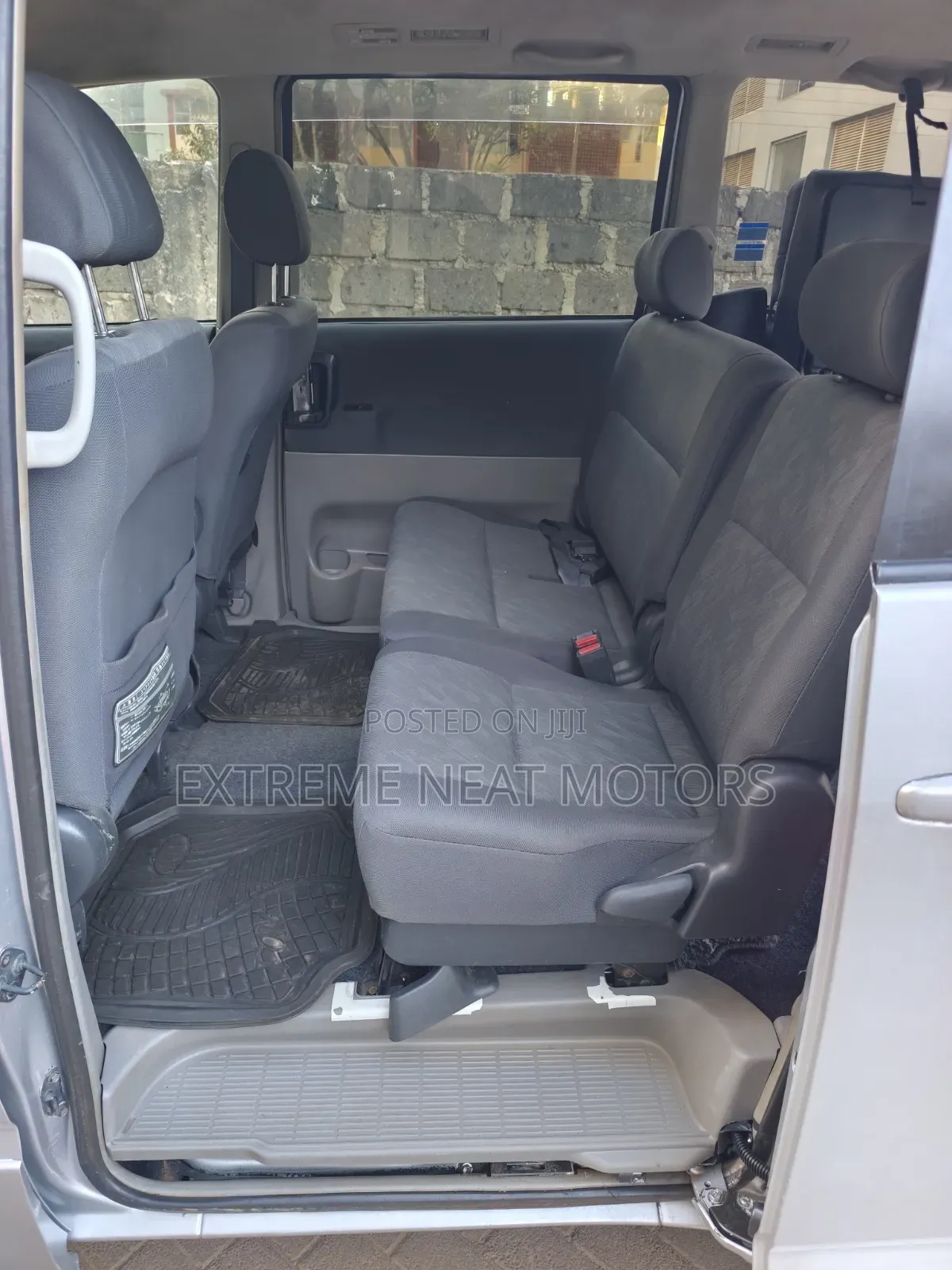 Toyota Noah 2.0 FWD (8 Seater) 2004 Silver