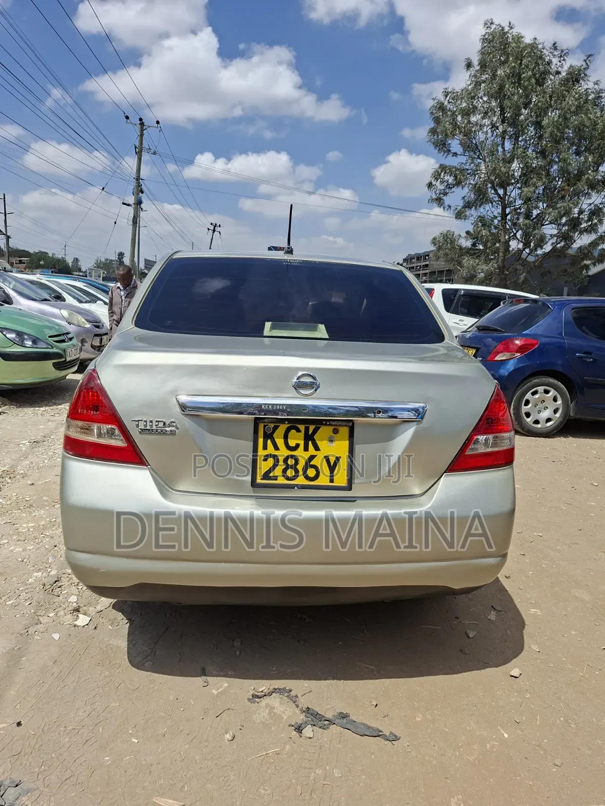 Nissan Tiida 1.5L 16V 2011 Gold