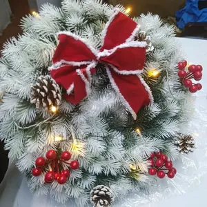 *35cm Pre-Lit Christmas Wreath Decoration*
Bli