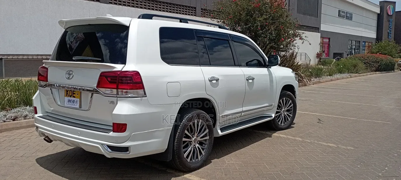 Toyota Land Cruiser 4.6 V8 ZX 2016 White