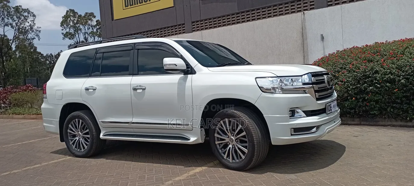Toyota Land Cruiser 4.6 V8 ZX 2016 White
