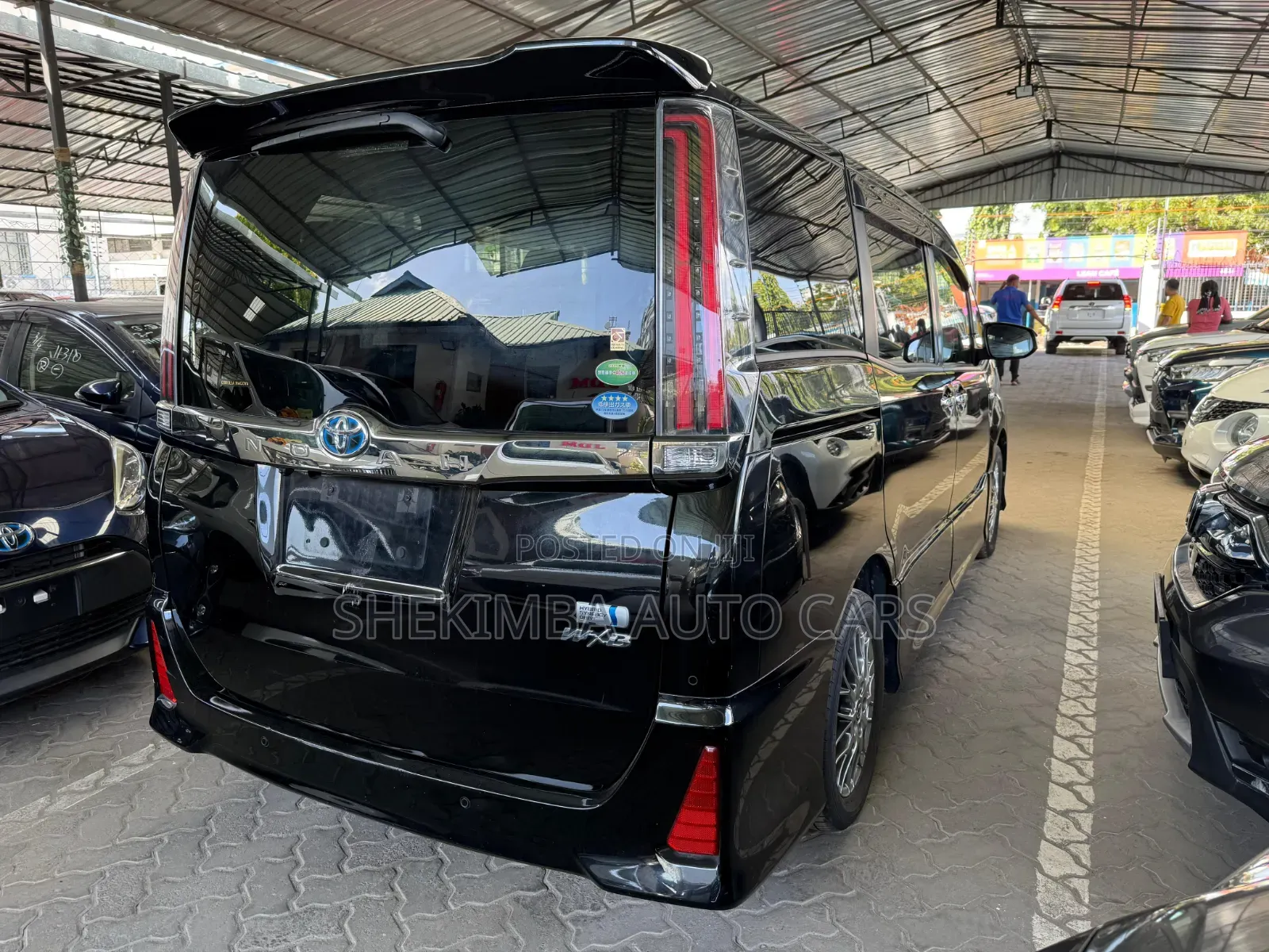 Toyota Noah 1.8 FWD Hybrid (7 seater) 2020 Black