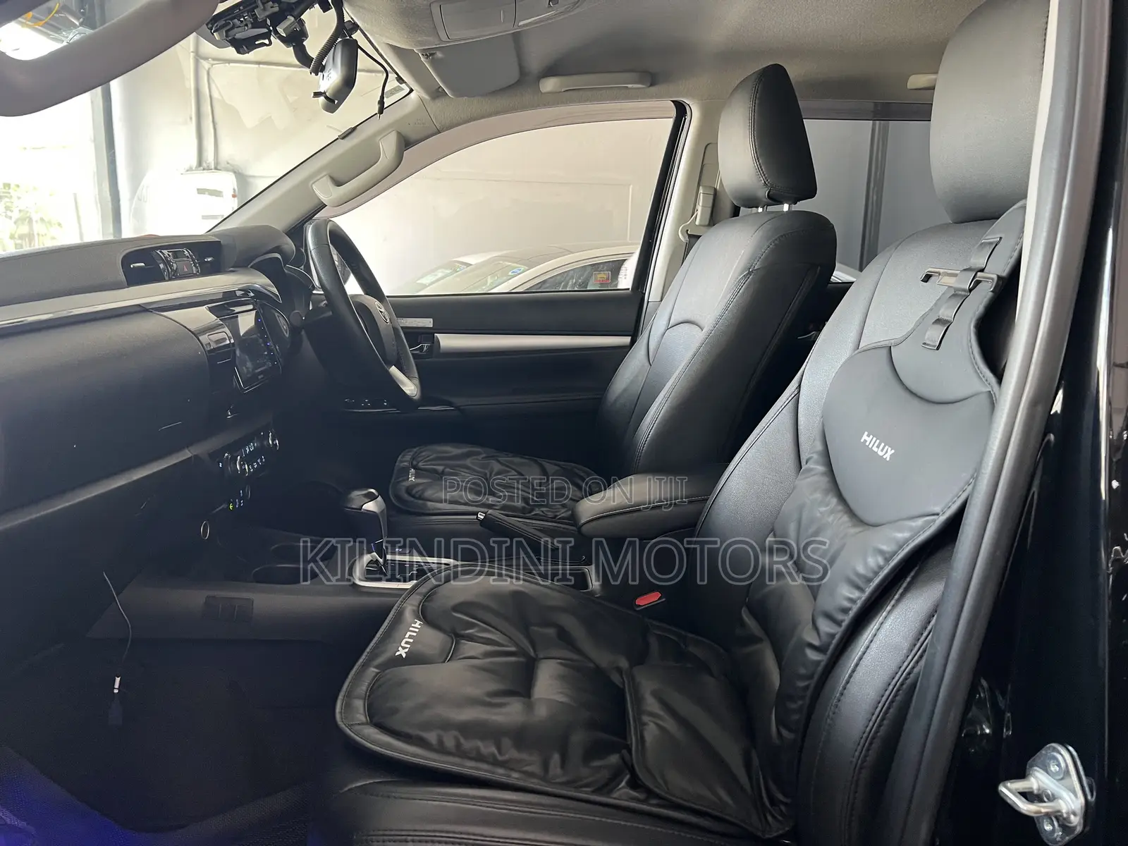 Toyota Hilux 2021 Black