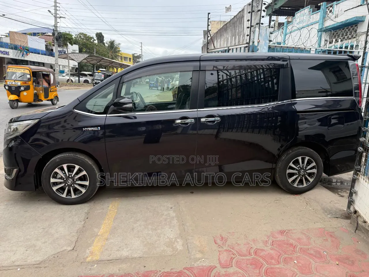 Toyota Esquire 1.8 FWD Hybrid (7 seater) 2020 Black