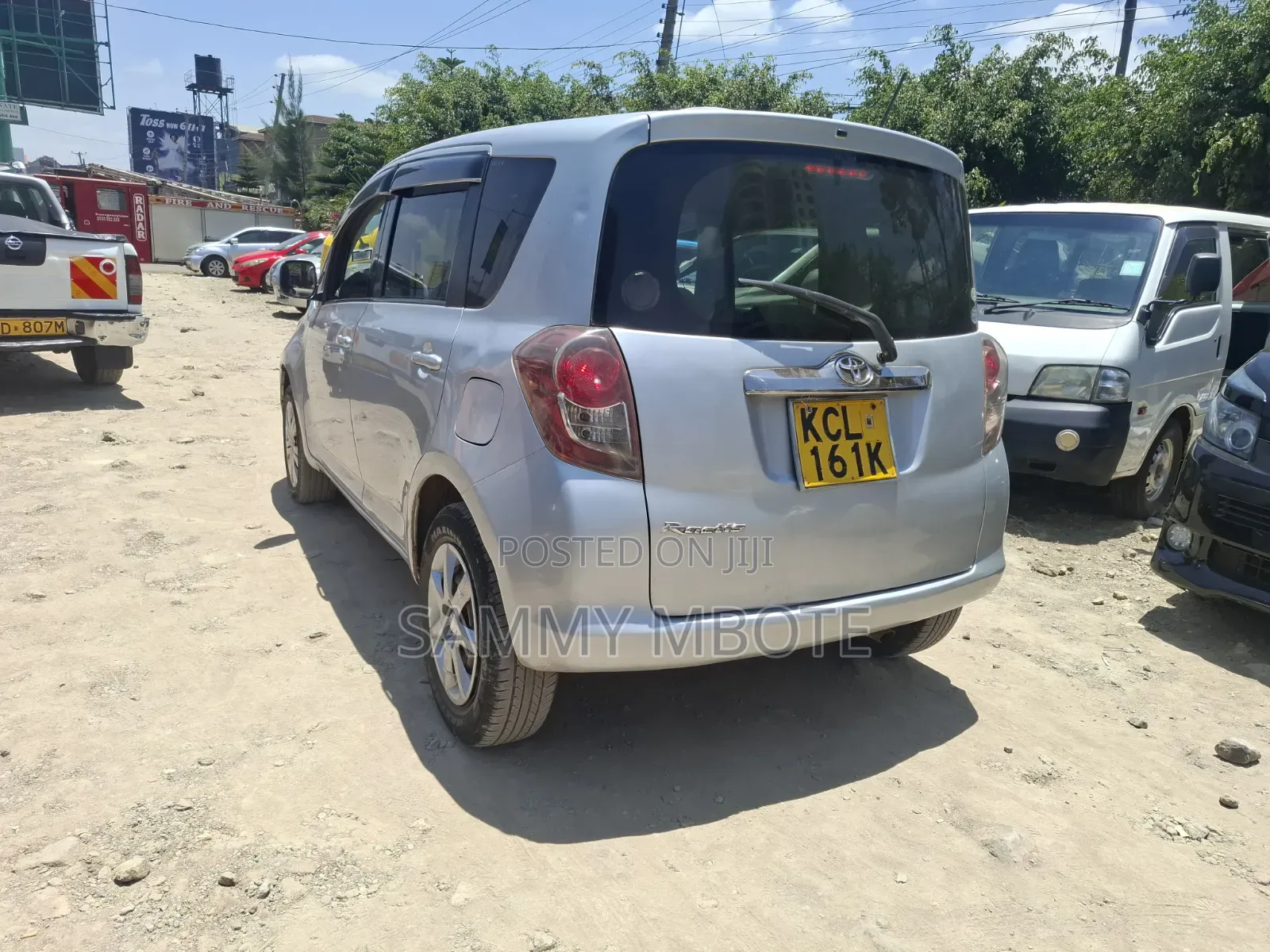 Toyota Ractis 1.3 FWD 2011