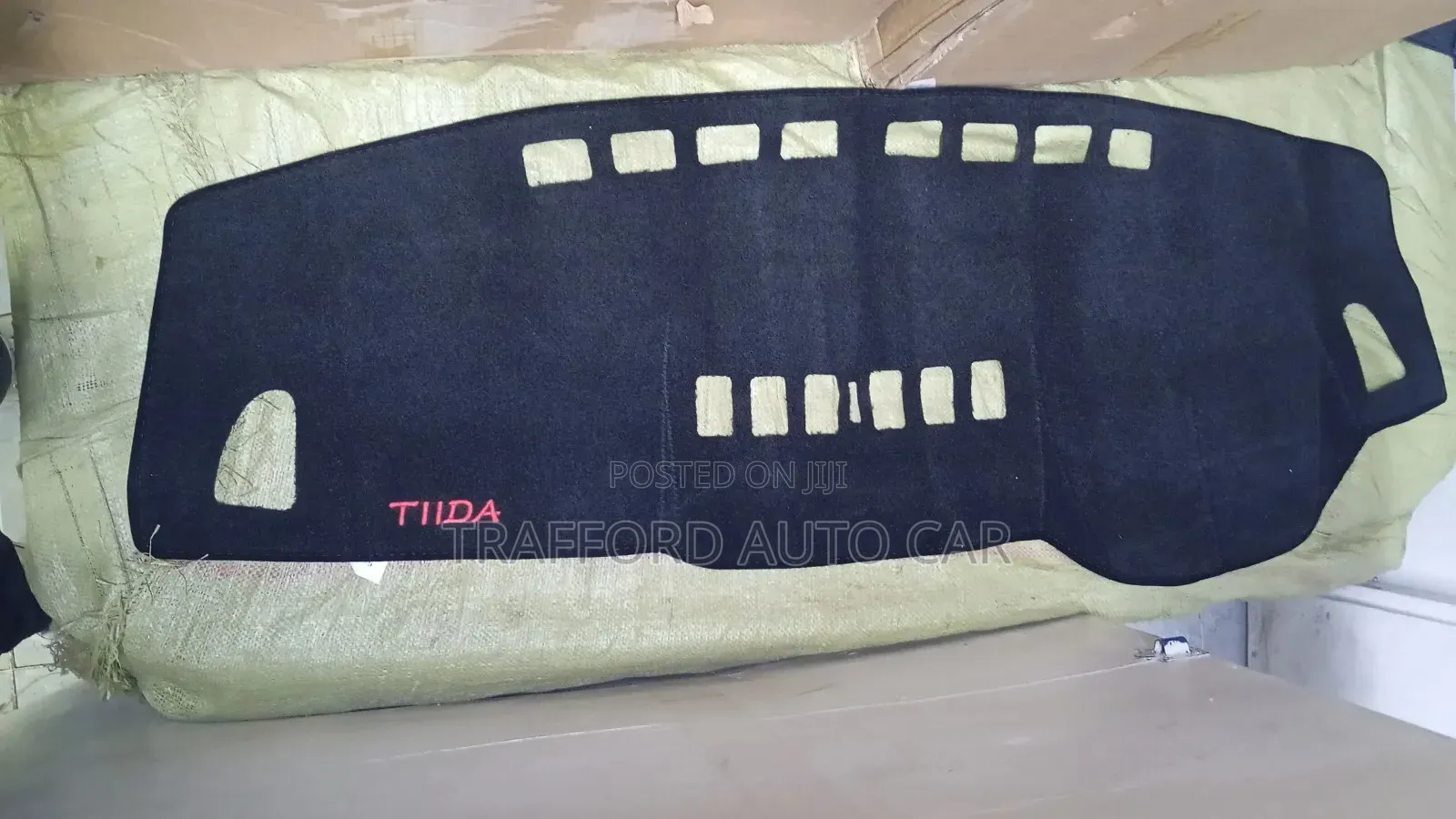 Nissan Tilda Dashboard Cover