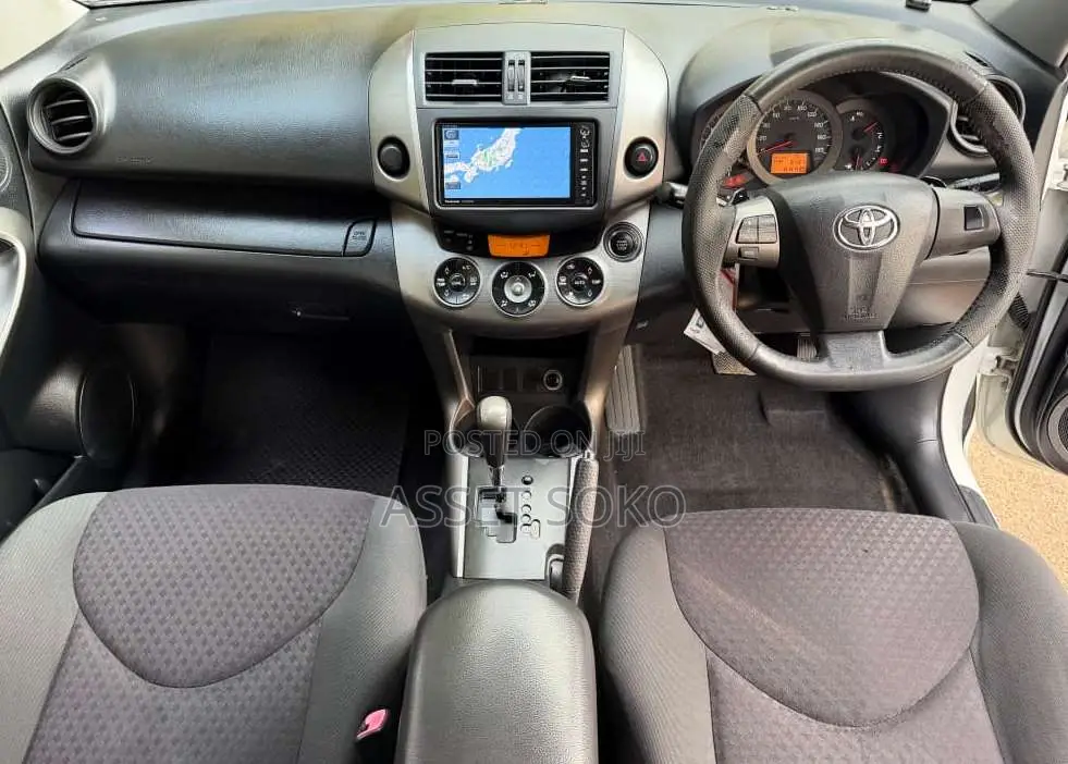 Toyota Vanguard 2013 White