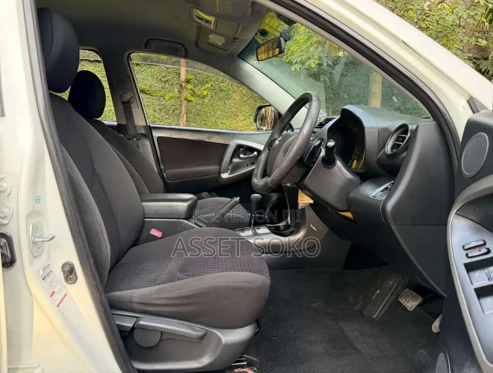 Toyota Vanguard 2013 White
