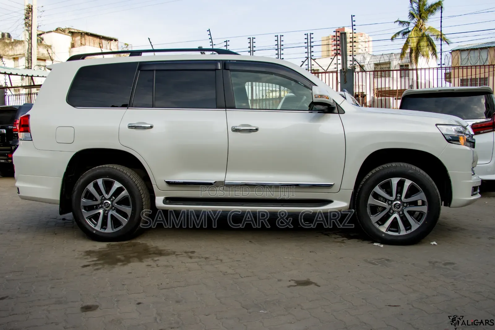 Toyota Land Cruiser 4.6 V8 ZX 2020 White
