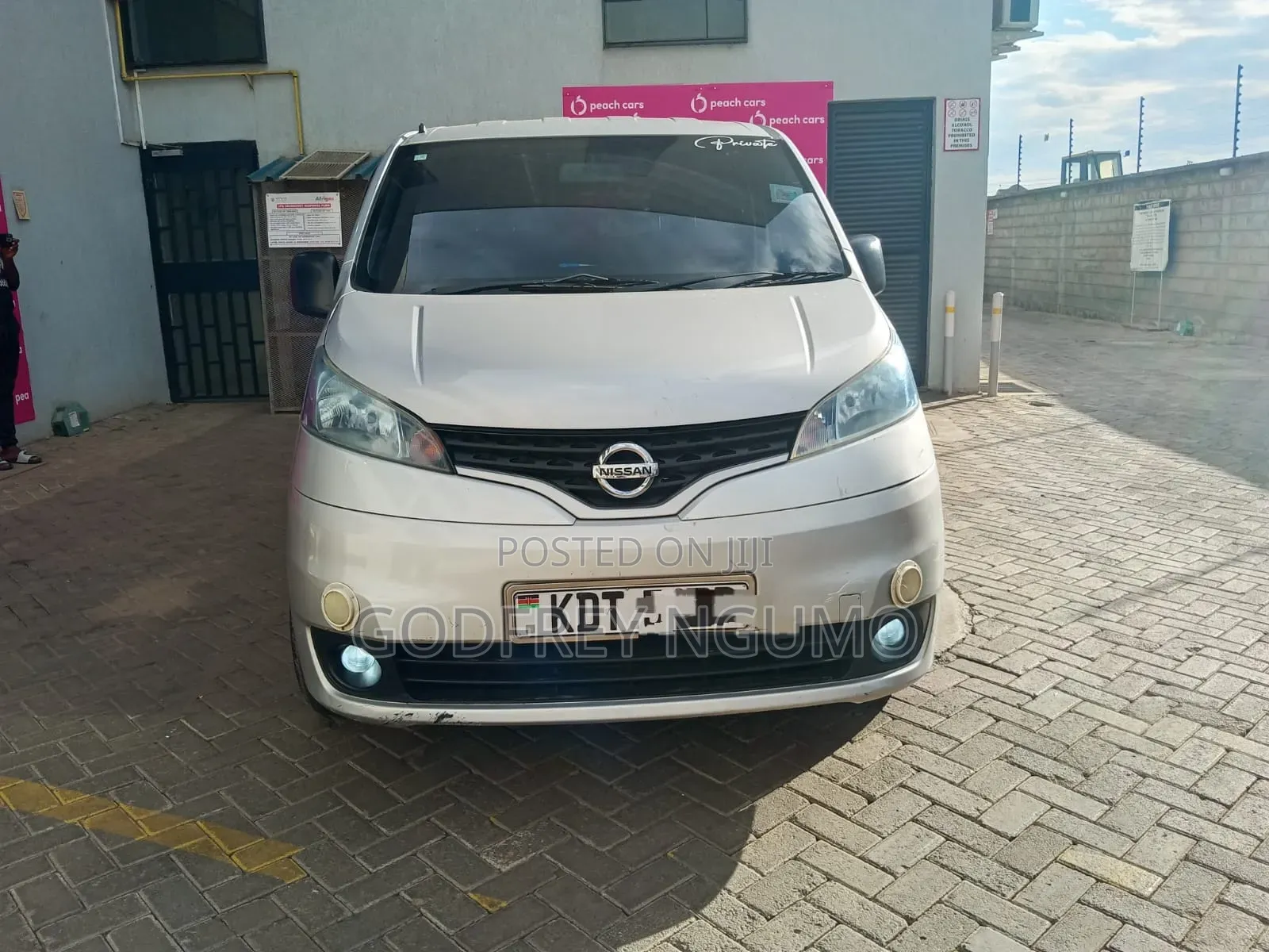 Nissan 100 2018 Silver