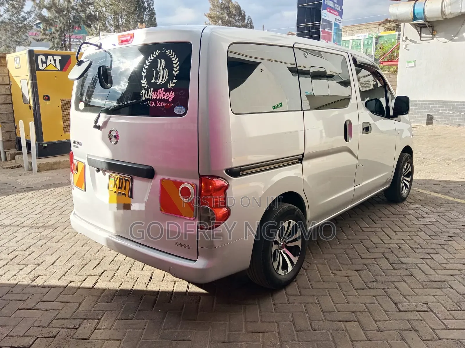 Nissan 100 2018 Silver