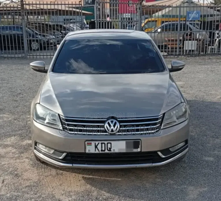 Volkswagen Passat 2013 Silver