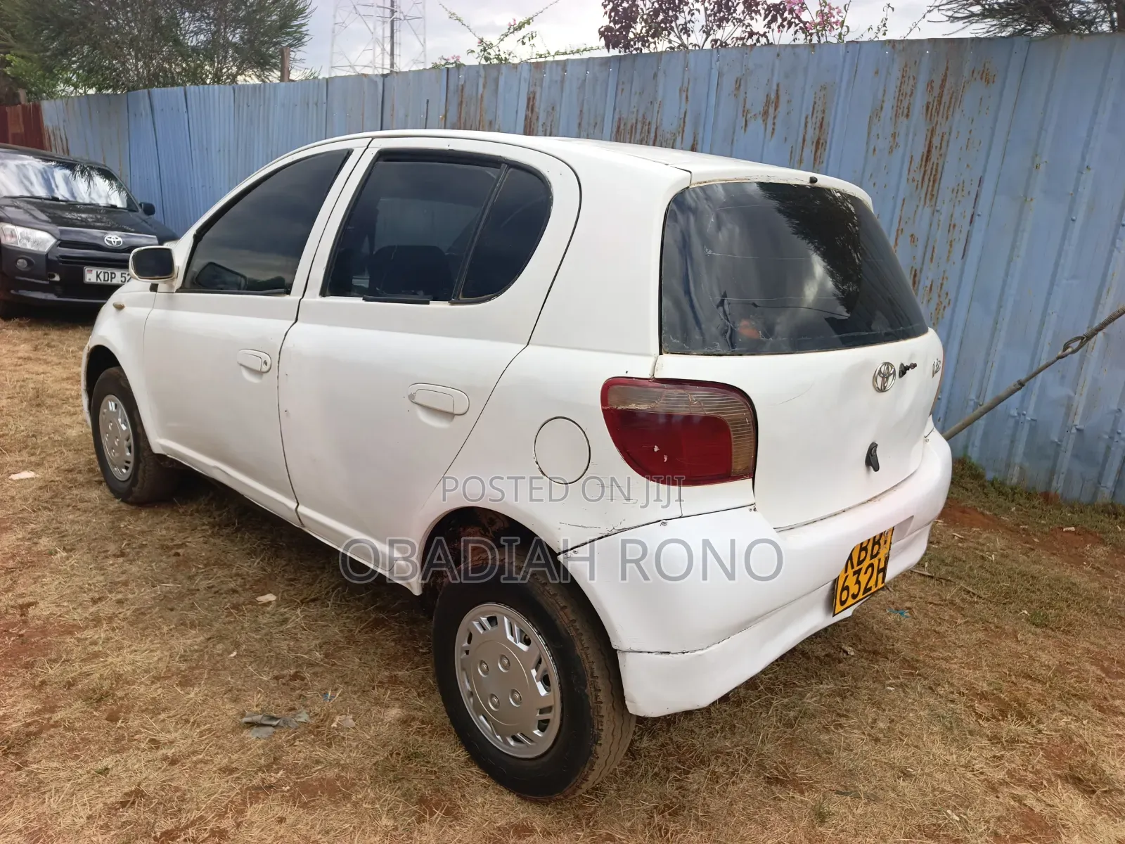 Toyota Vitz 2000 White