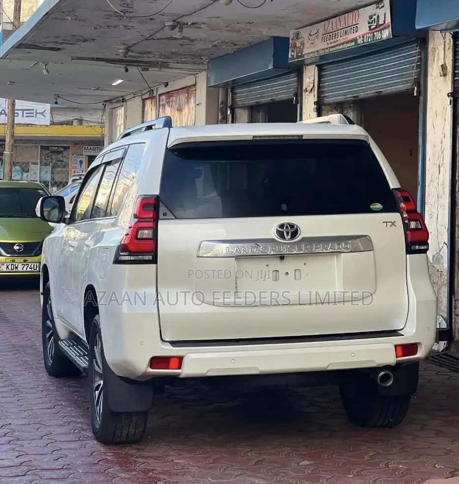 Toyota Land Cruiser Prado 2.8 2019 White
