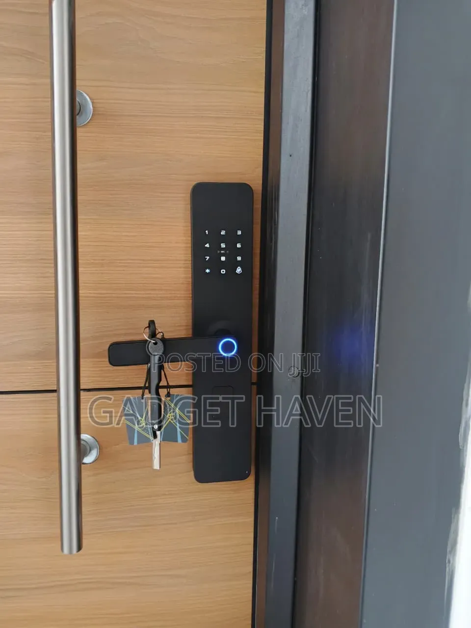 Smart Door Lock With Fingerprint, Smartphone App and Pin Unlock
