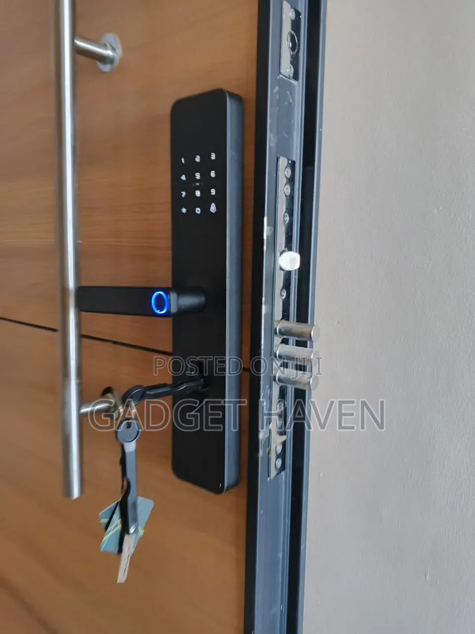 Smart Door Lock With Fingerprint, Smartphone App and Pin Unlock