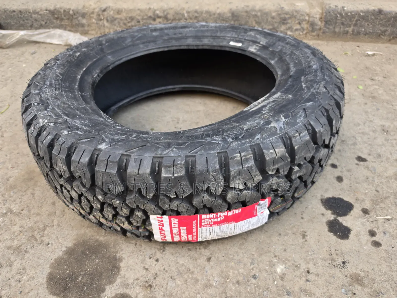 225 /65 R17 Sunfull Tires (All Terrain)