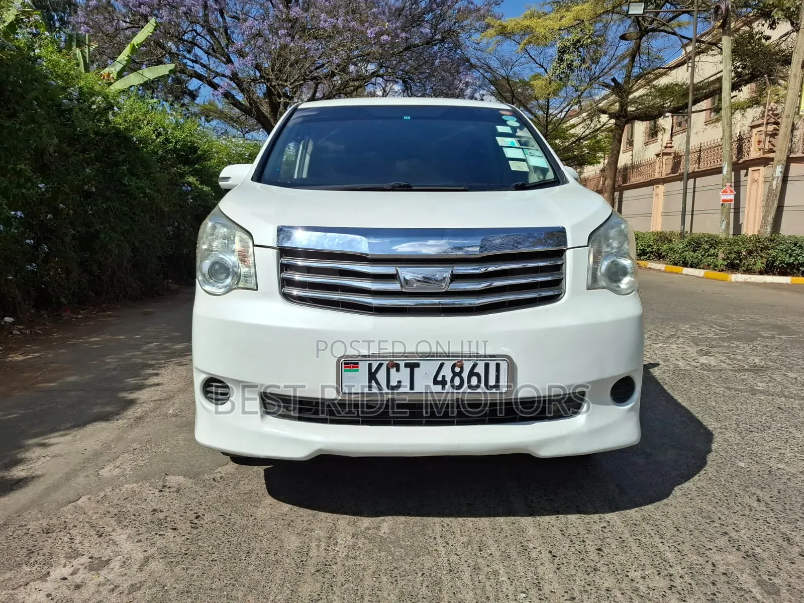 Toyota Noah 2011 White