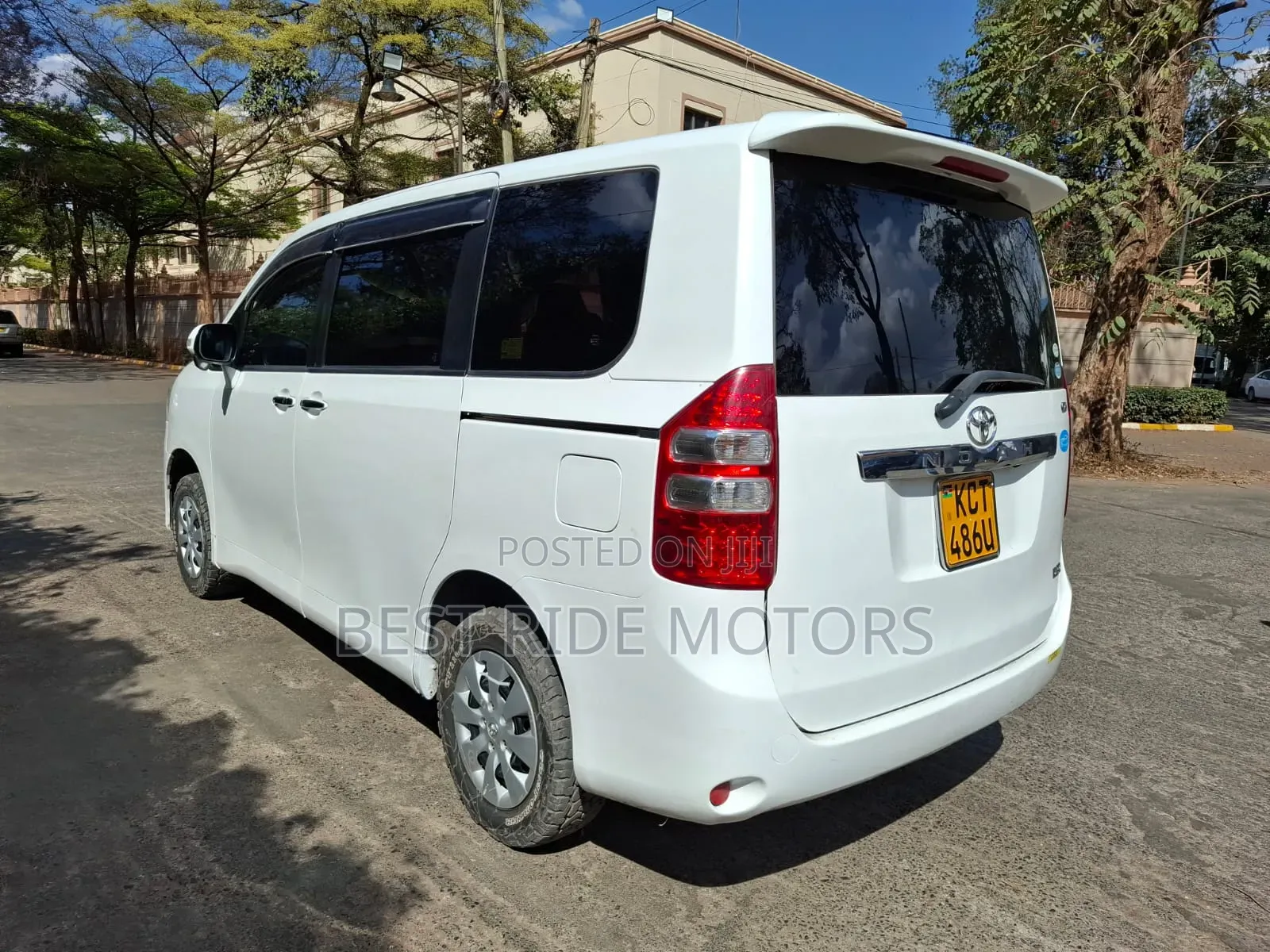 Toyota Noah 2011 White