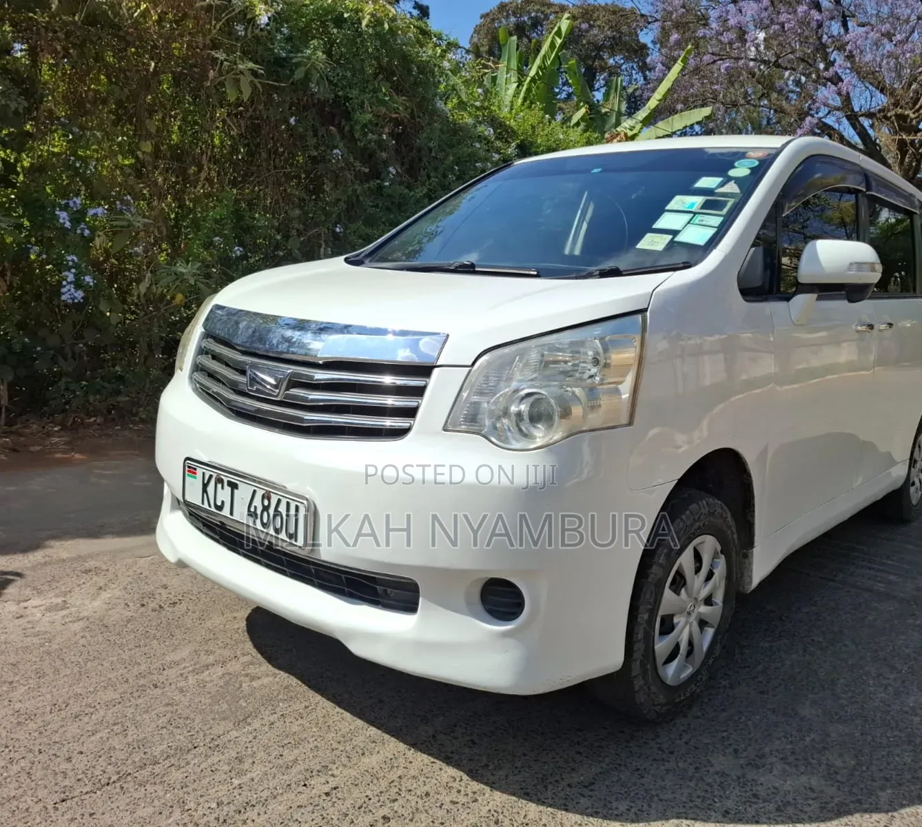 Toyota Noah 2011 White