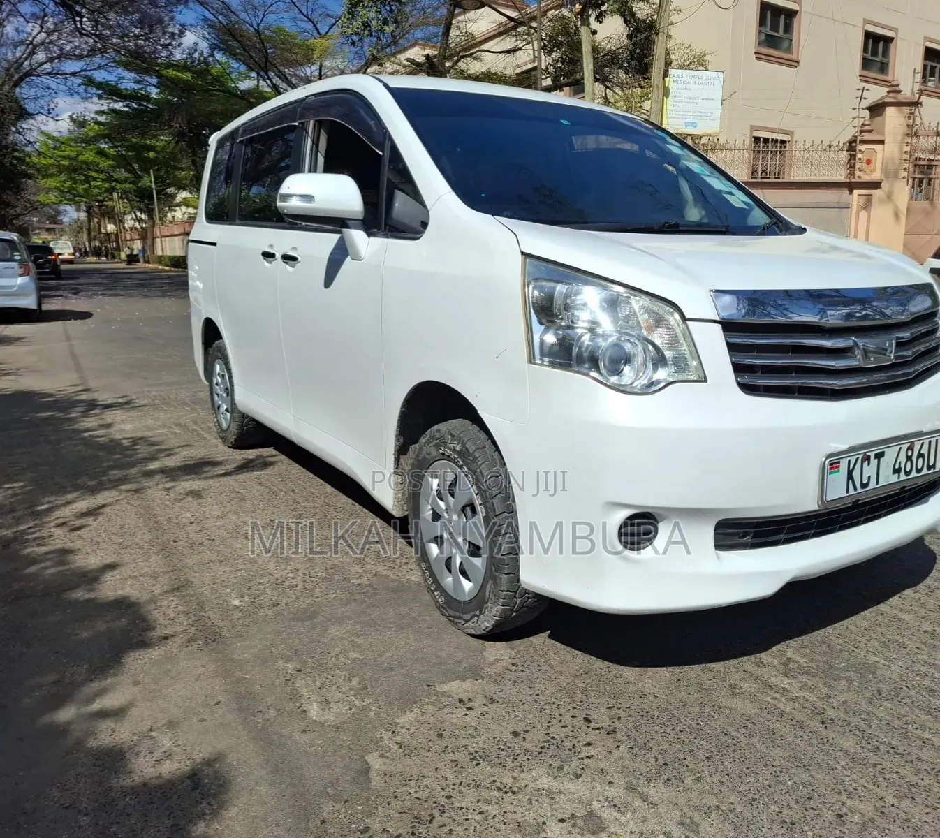 Toyota Noah 2011 White