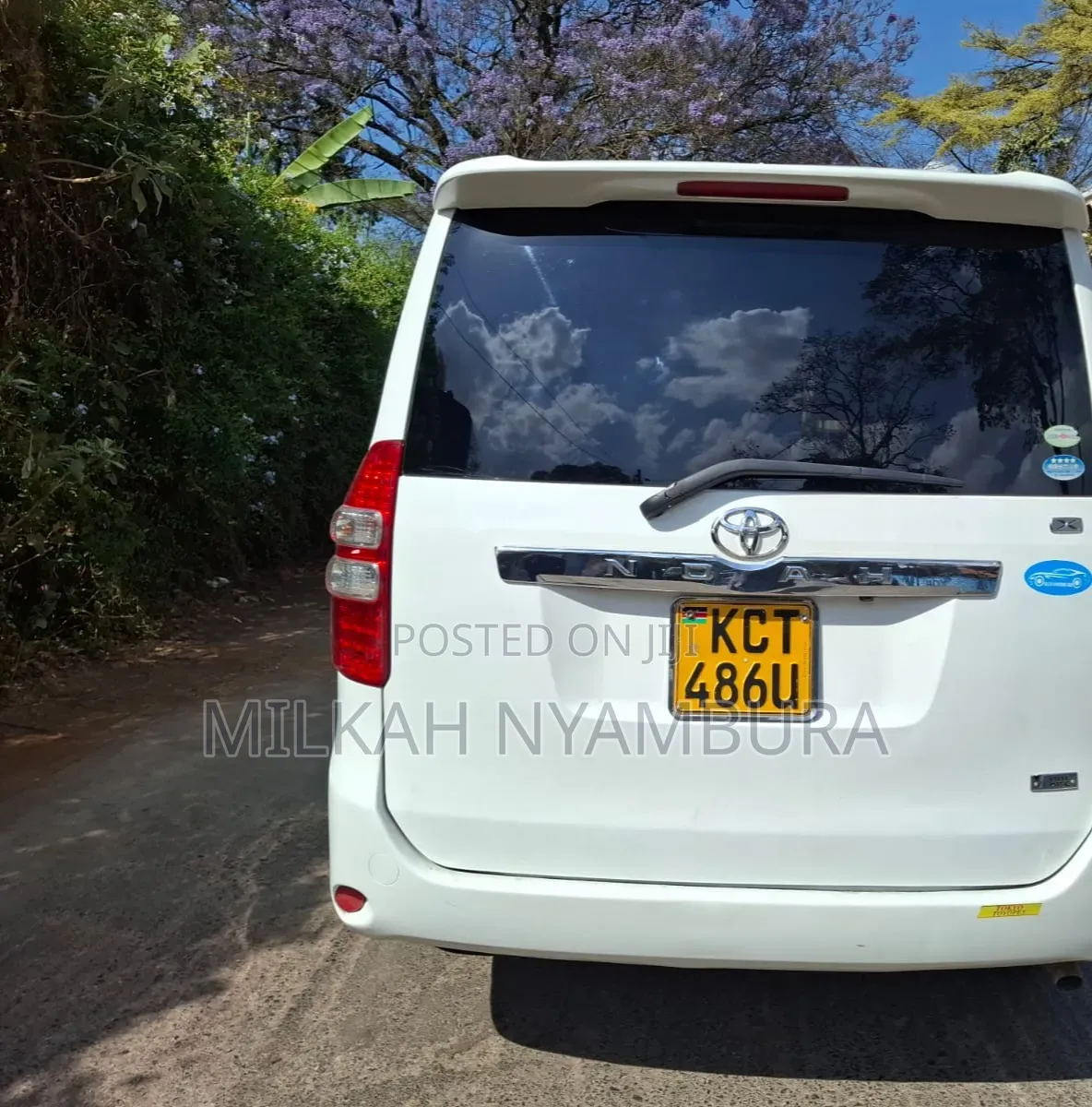 Toyota Noah 2011 White