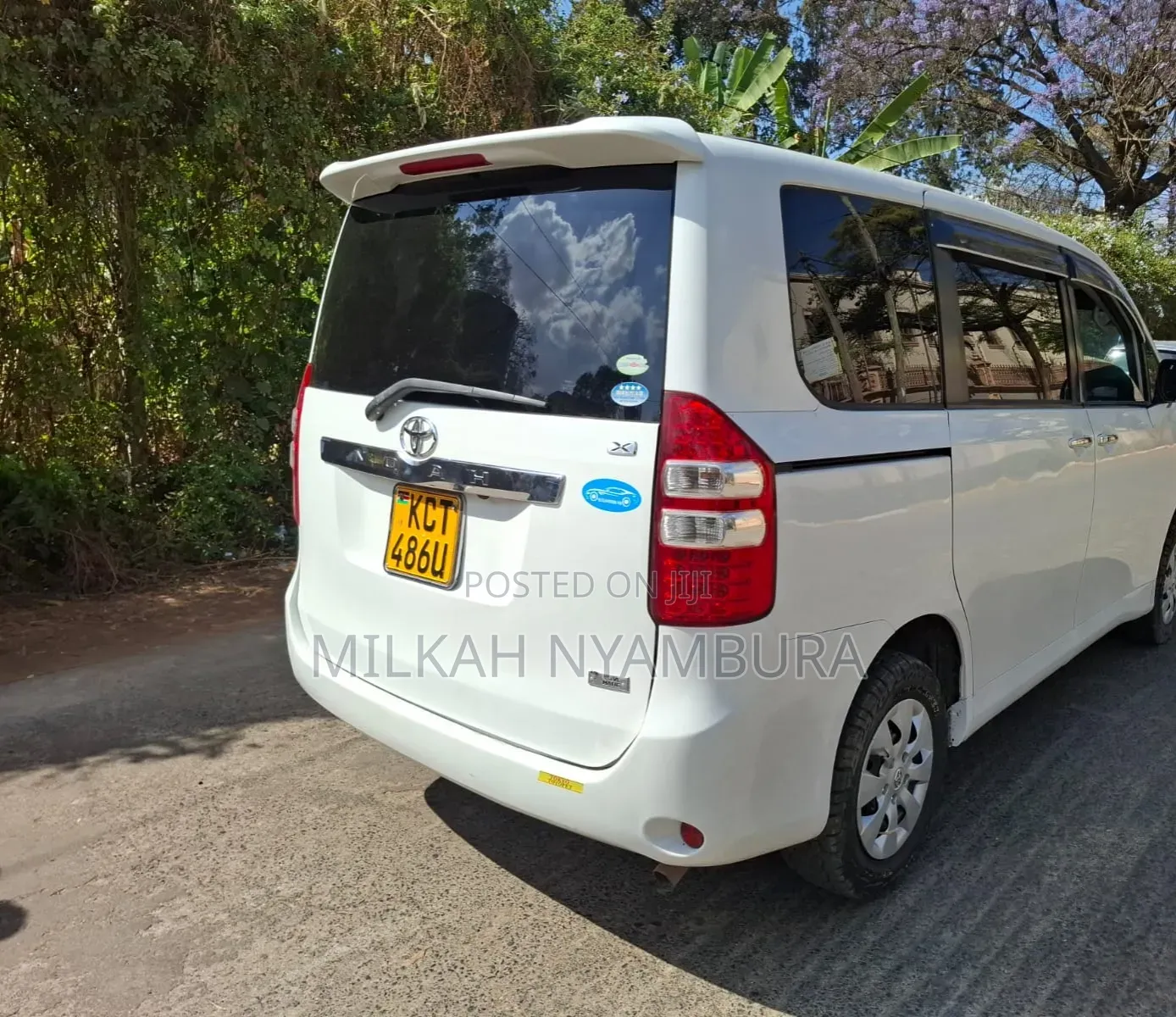 Toyota Noah 2011 White