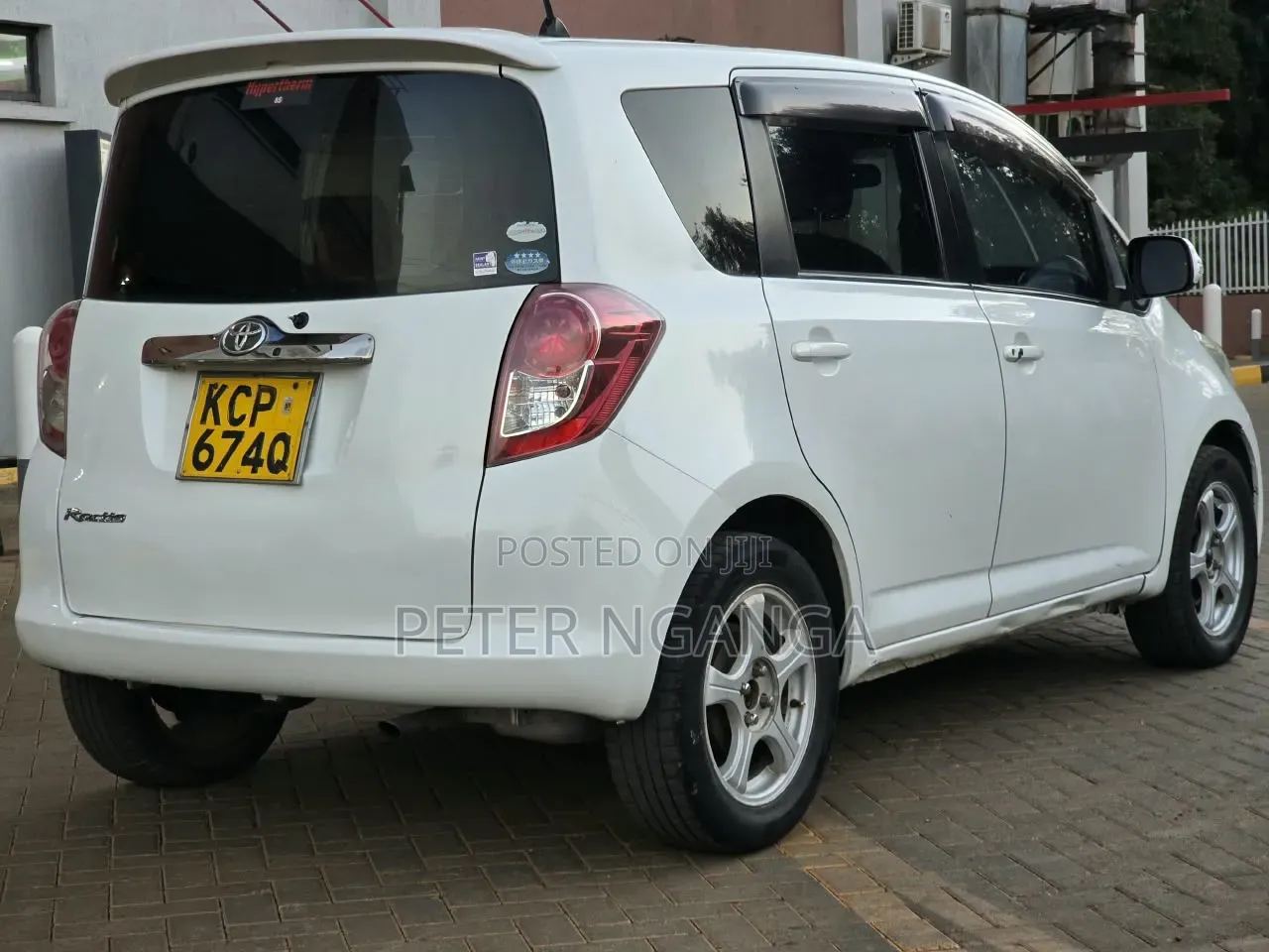 Toyota Ractis 1.5 FWD 2011 Silver