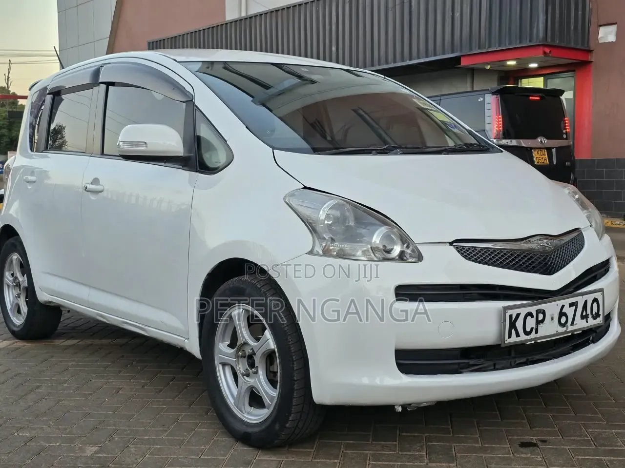 Toyota Ractis 1.5 FWD 2011 Silver