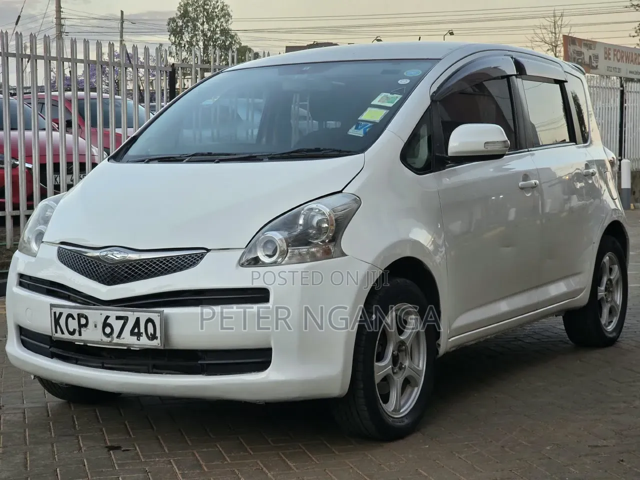 Toyota Ractis 1.5 FWD 2011 Silver