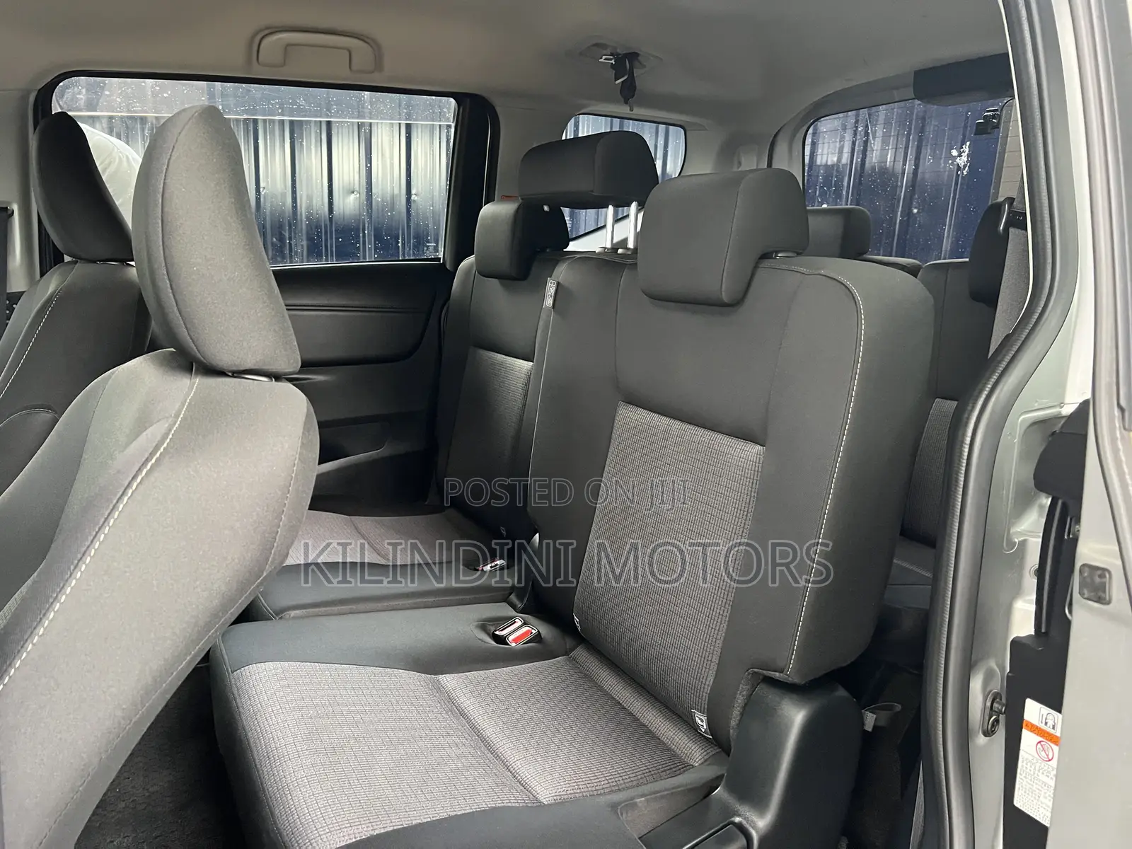 Toyota Sienta 2020 Silver