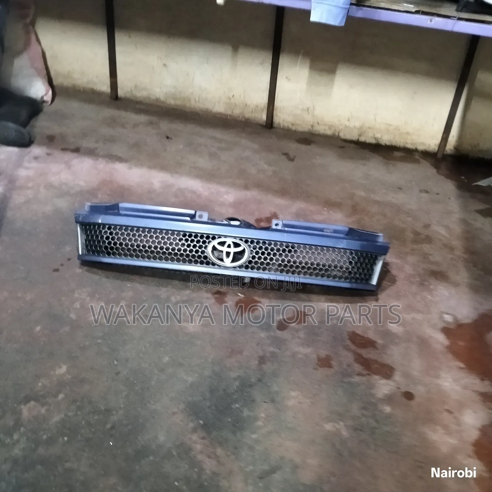 Toyota TownAce Old Model Grille, Clean Ex Japan Motor Parts