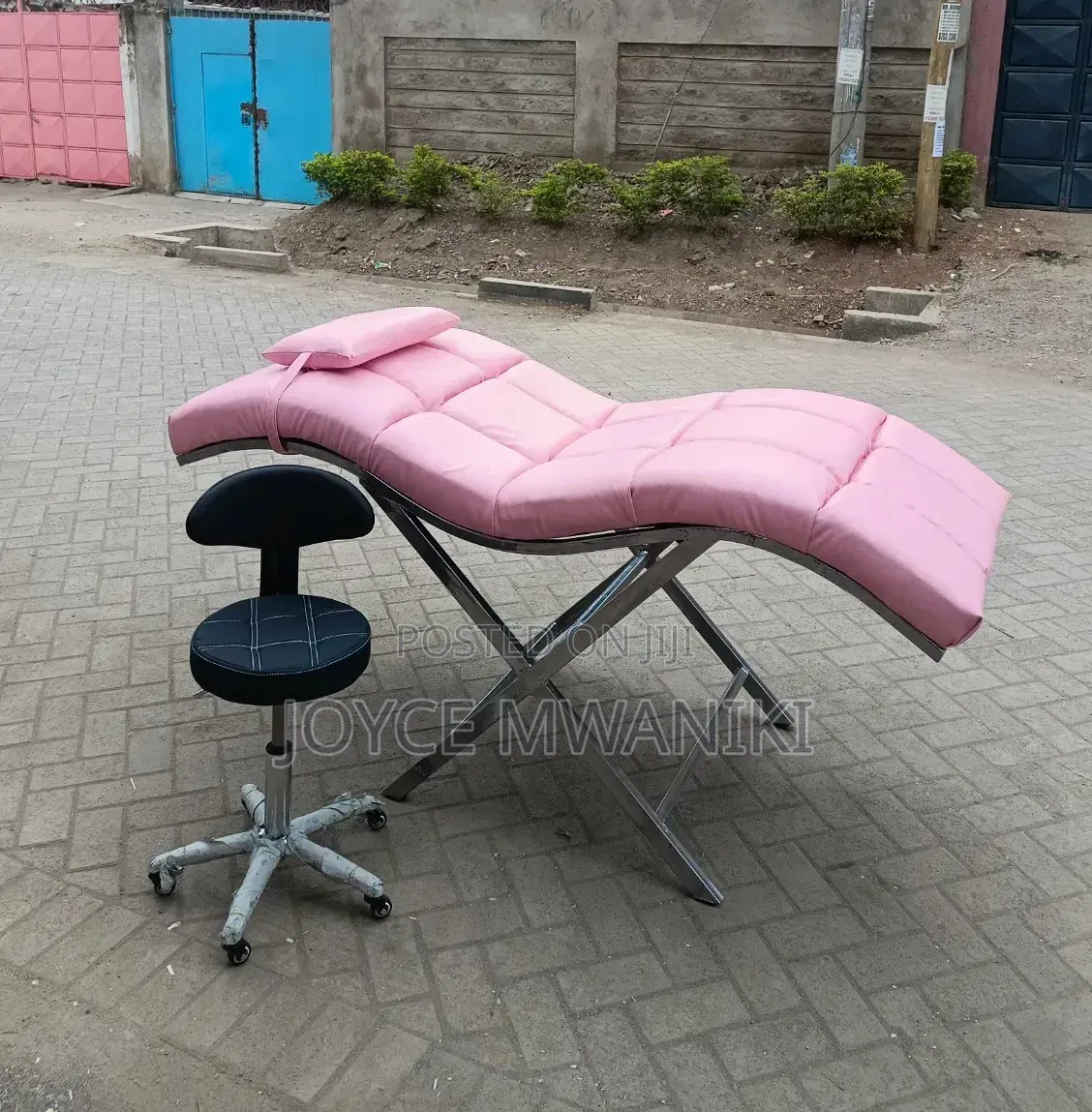 Last Bed and Adjustable Stool