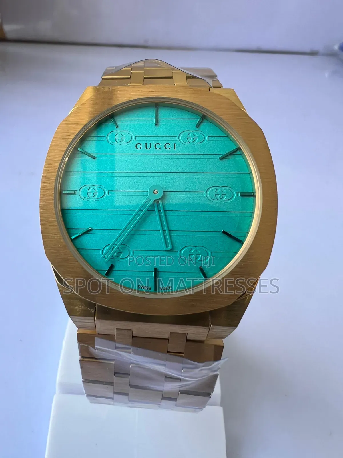 Classic Gucci Watch for Gents. White/Turquoise Green/Grey/Black/Cream.