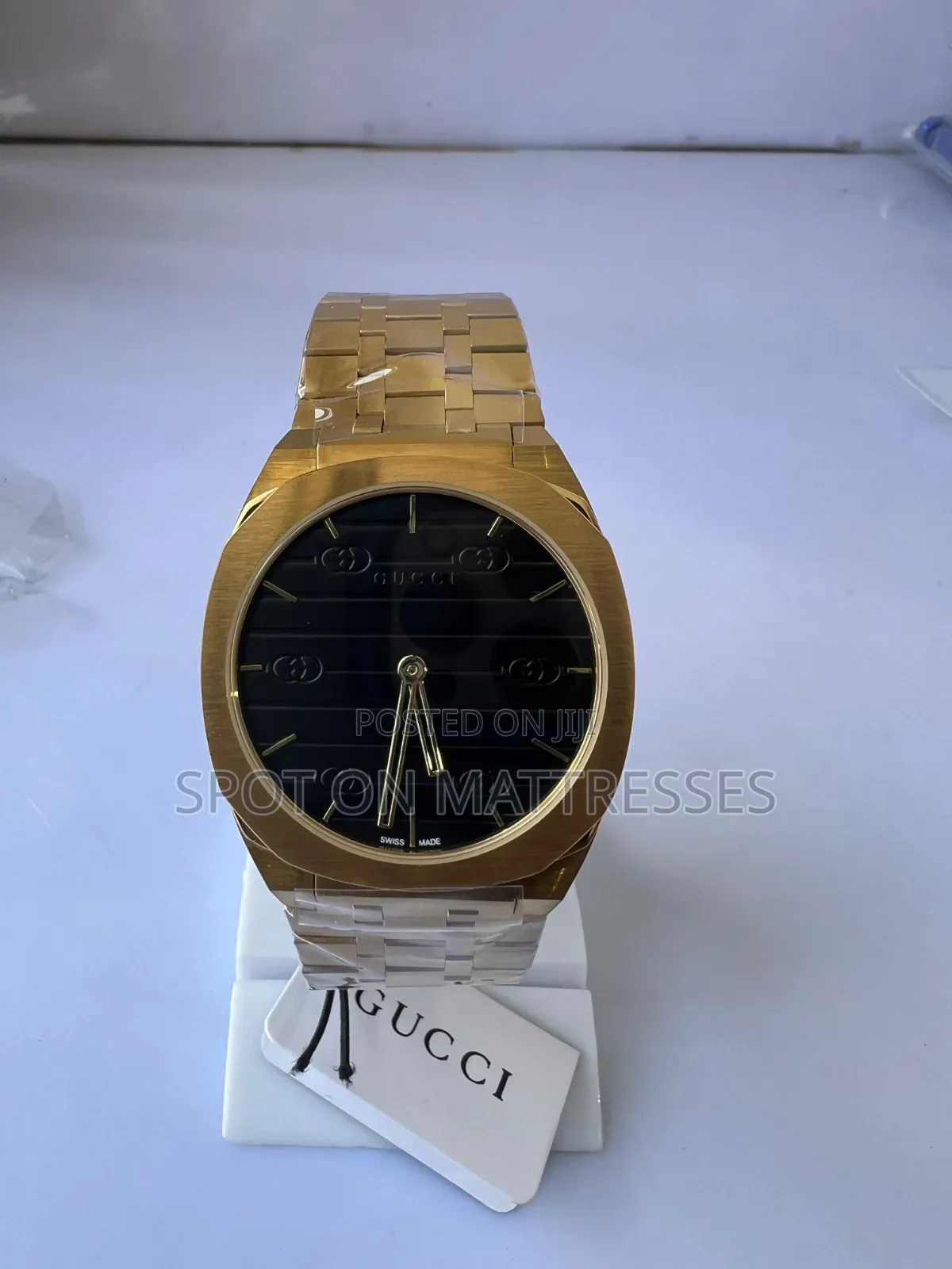 Classic Gucci Watch for Gents. White/Turquoise Green/Grey/Black/Cream.
