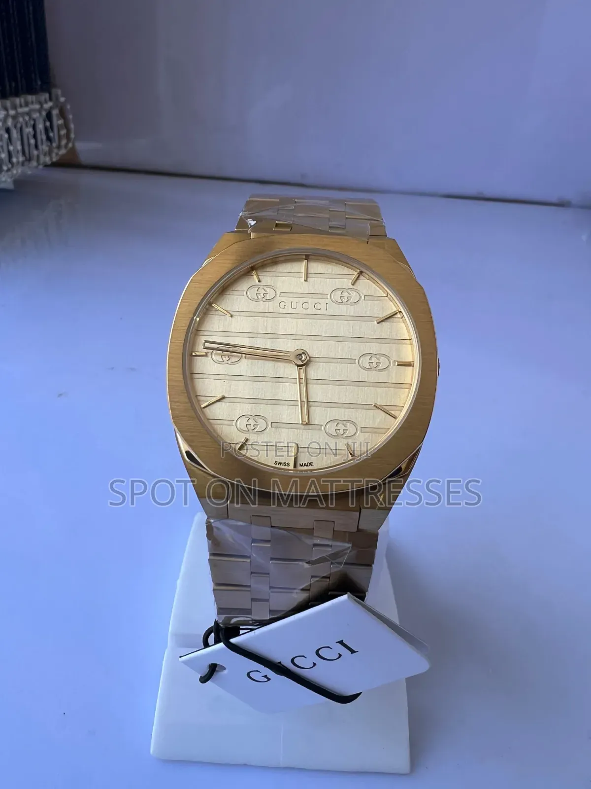 Classic Gucci Watch for Gents. White/Turquoise Green/Grey/Black/Cream.