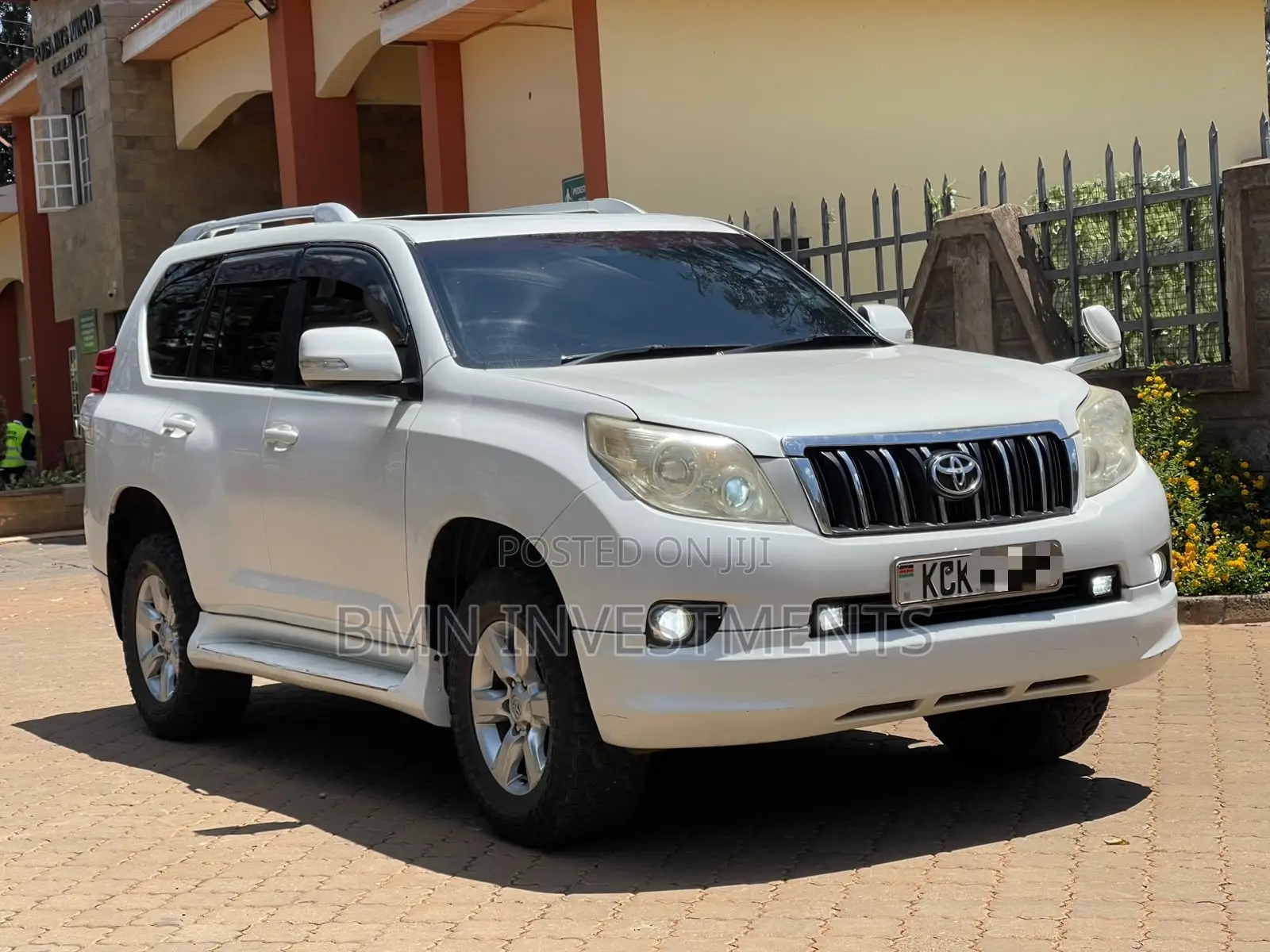 Toyota Land Cruiser Prado 2010 White
