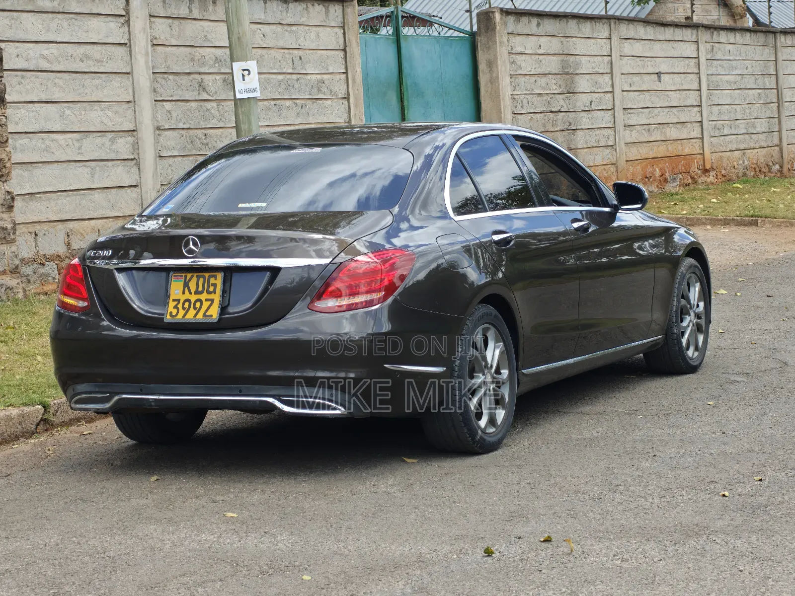 Mercedes-Benz C200 2014 Brown