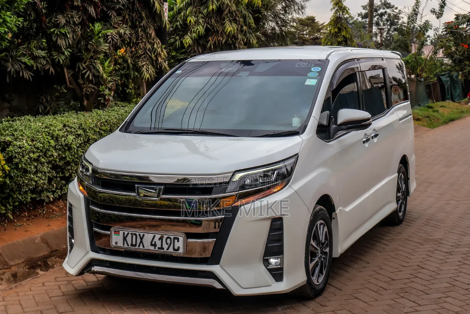 Toyota Noah 2.0 FWD (7 Seater) 2018 White