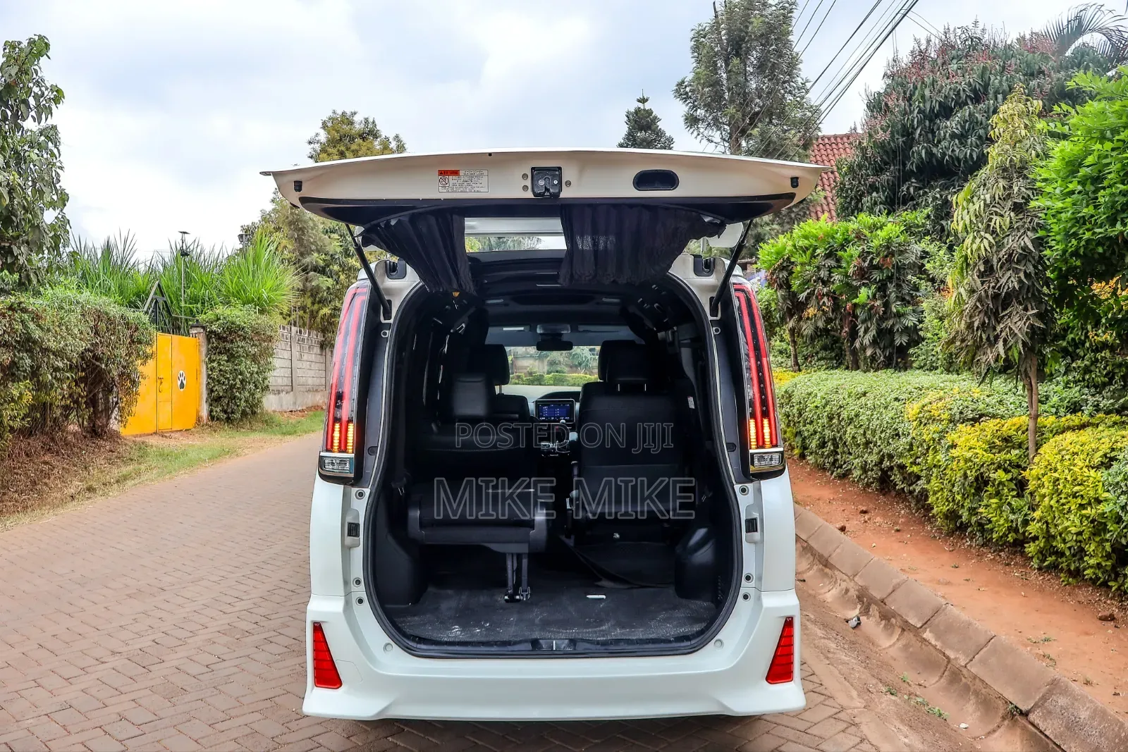 Toyota Noah 2.0 FWD (7 Seater) 2018 White