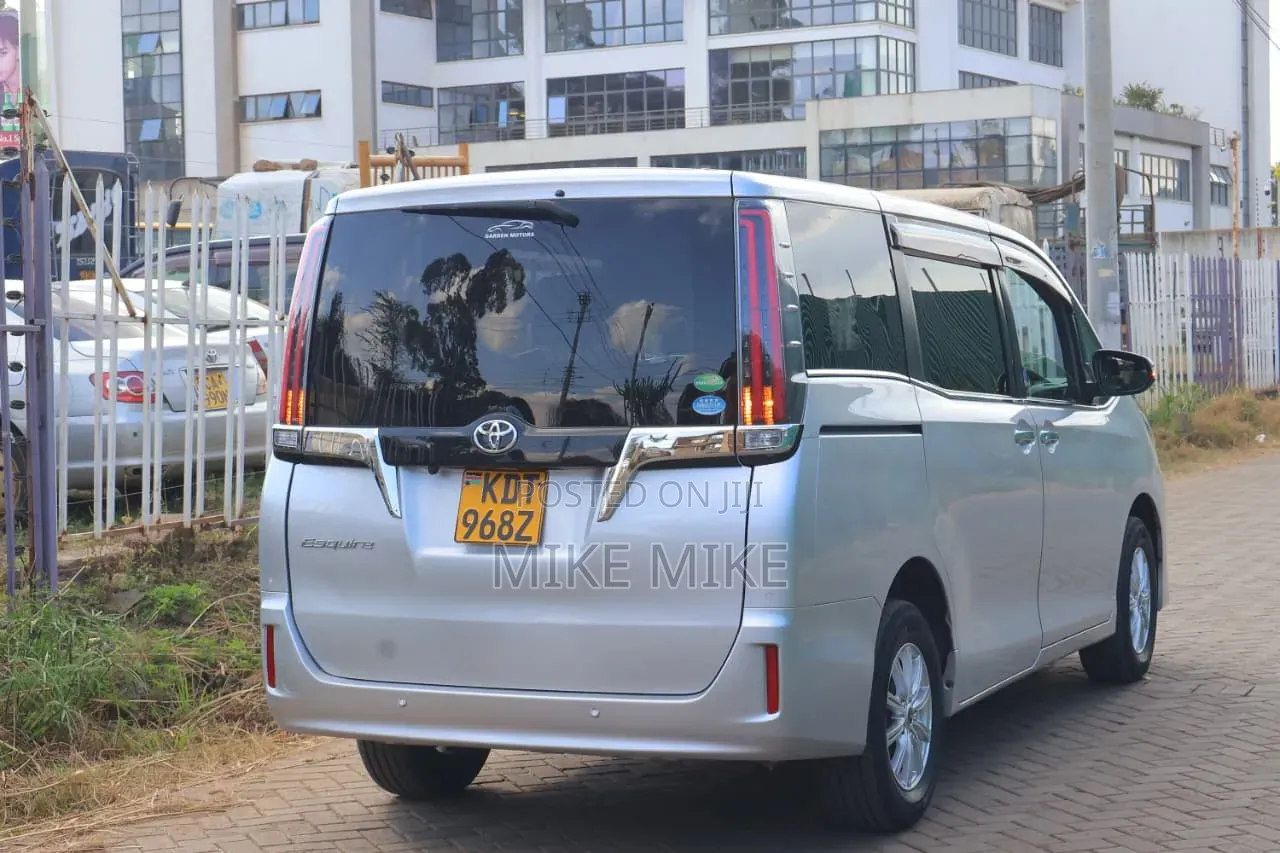 Toyota Noah 2018 Silver