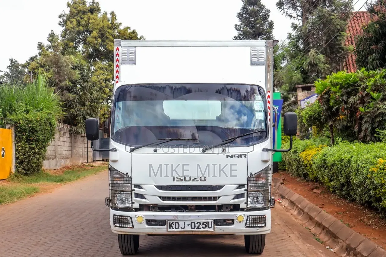 Isuzu NQR 2022