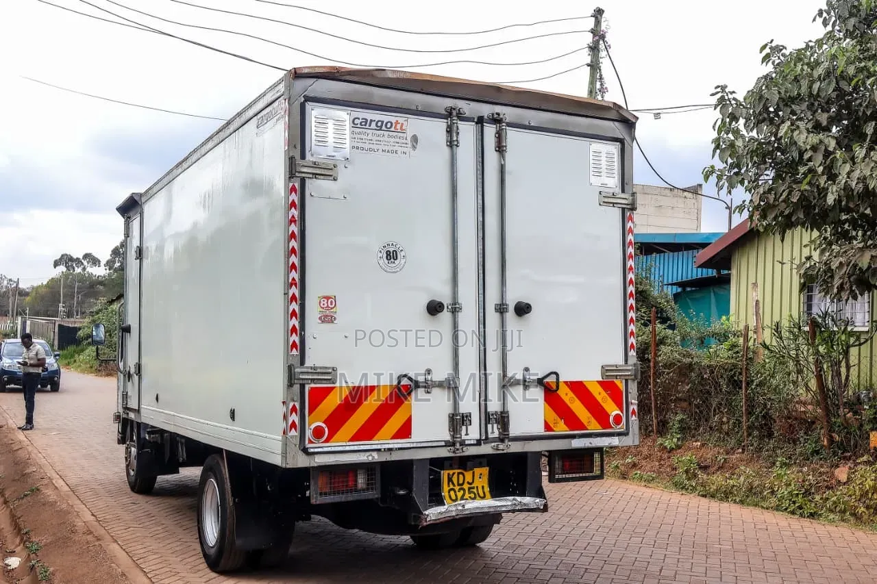 Isuzu NQR 2022