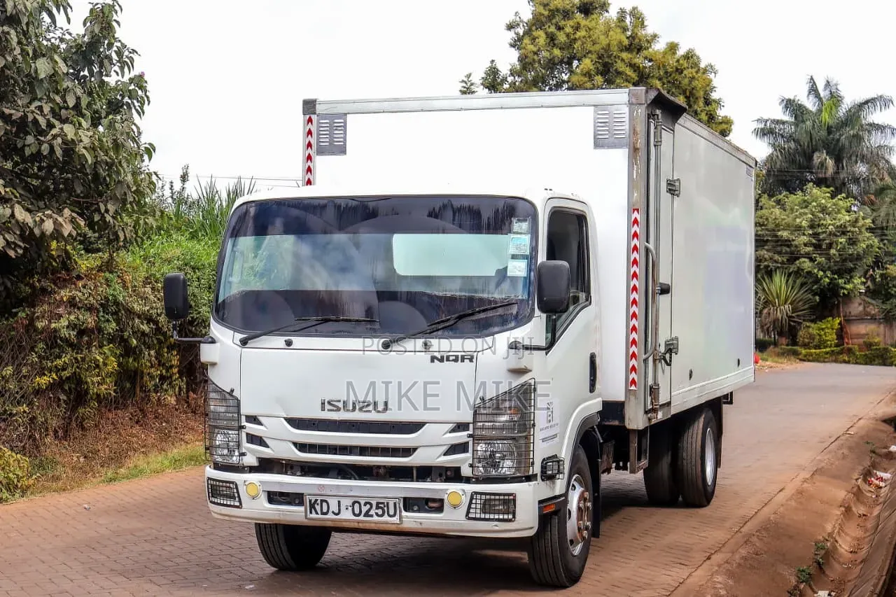 Isuzu NQR 2022