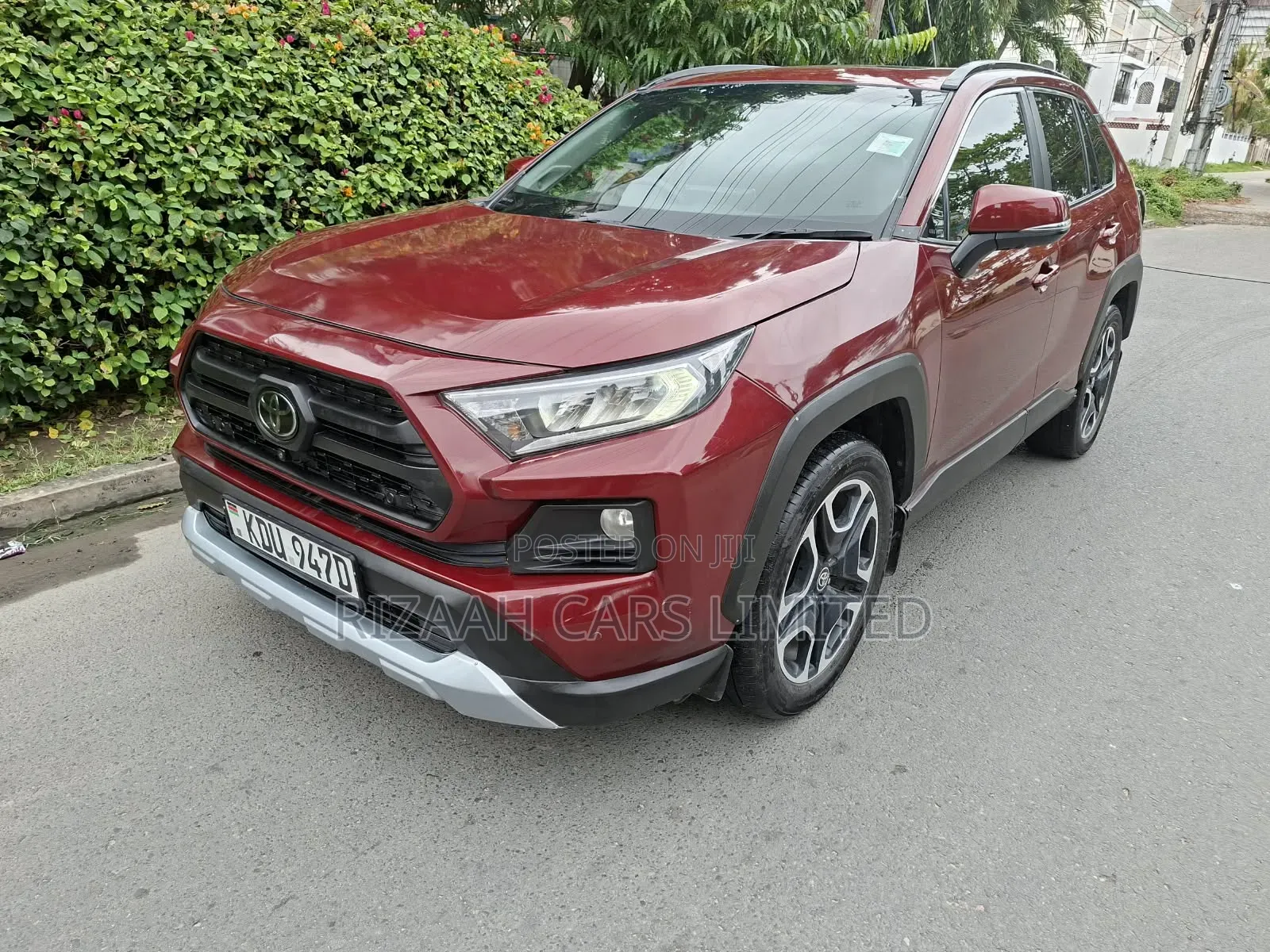 Toyota RAV4 XLE Premium FWD 2020 Red