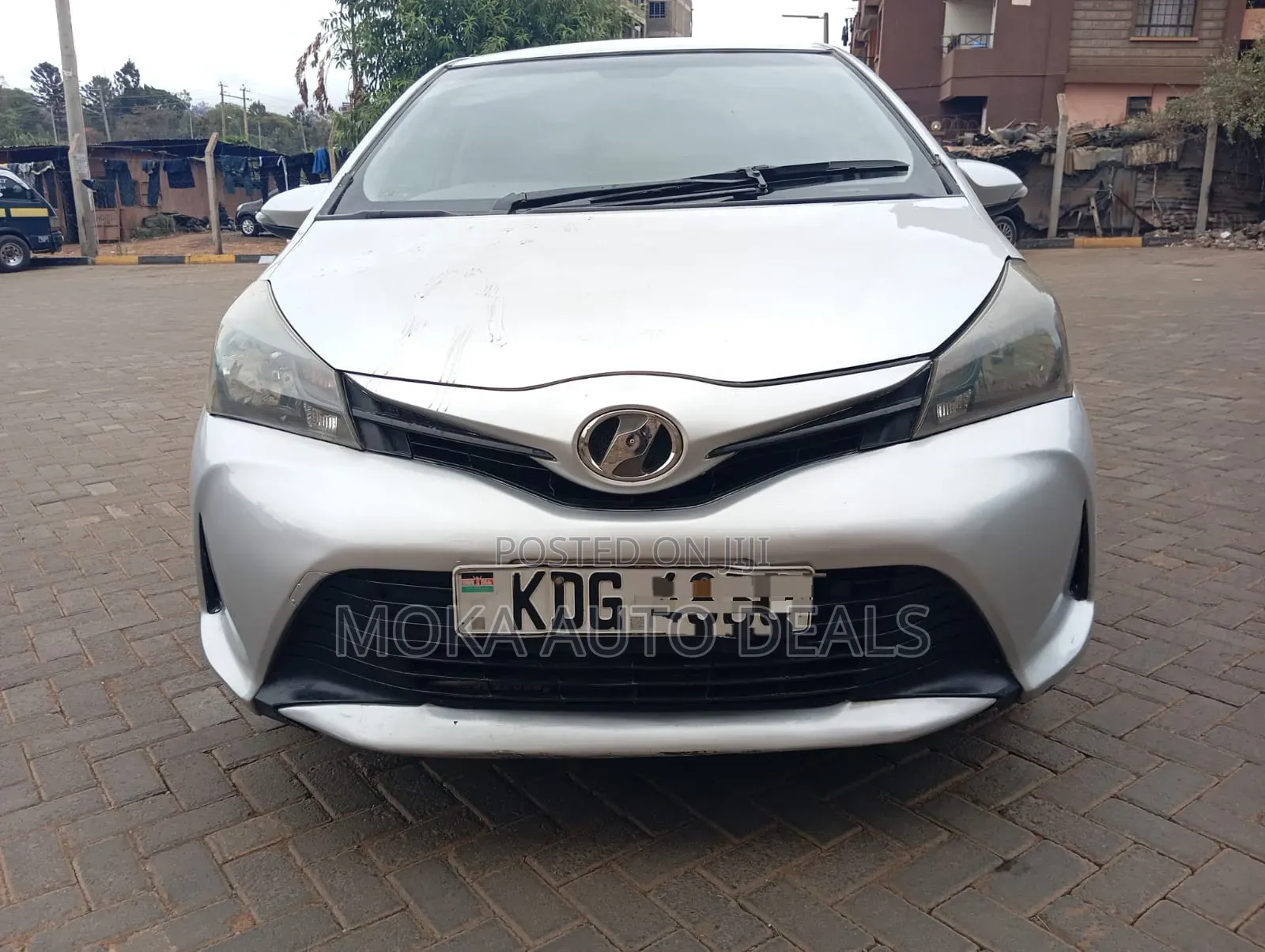 Toyota Vitz 1.0 FWD 5dr 2014 Silver